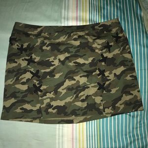 Camo mini skirt
